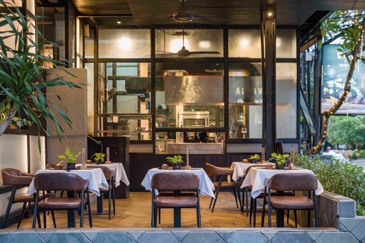 <p><strong>WAGA Kuta Bali</strong> Grill & Bar</p>